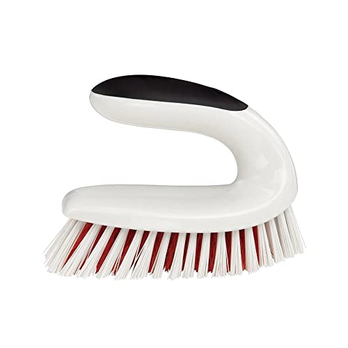 OXO Good Grips Cepillo de limpieza multiusos, para alfombras, baldosas y suelos, color blanco
