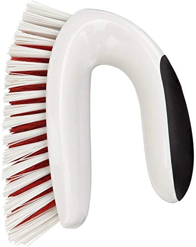 OXO Good Grips Cepillo de limpieza multiusos, para alfombras, baldosas y suelos, color blanco